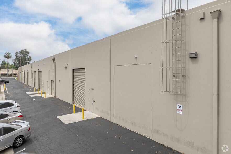 More Photos Of 1405 Spruce St, Riverside Light Distribution For Sale