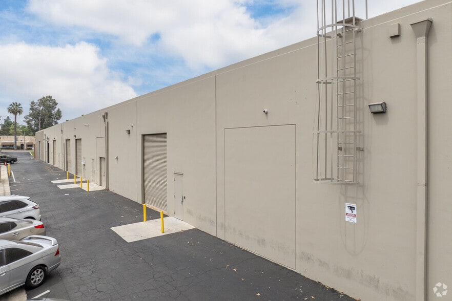 More Photos Of 1405 Spruce St, Riverside Light Distribution For Sale