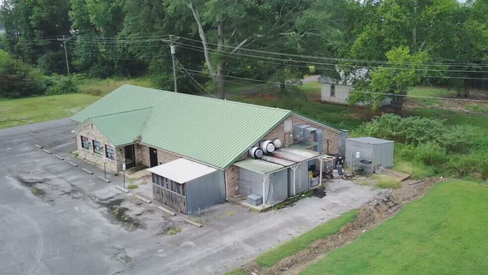 More Photos Of 607 4th St NW, Red Bay General Retail For Sale
