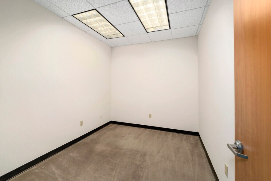 More Photos Of 9999 Bellaire Blvd, Houston Medical For Lease
