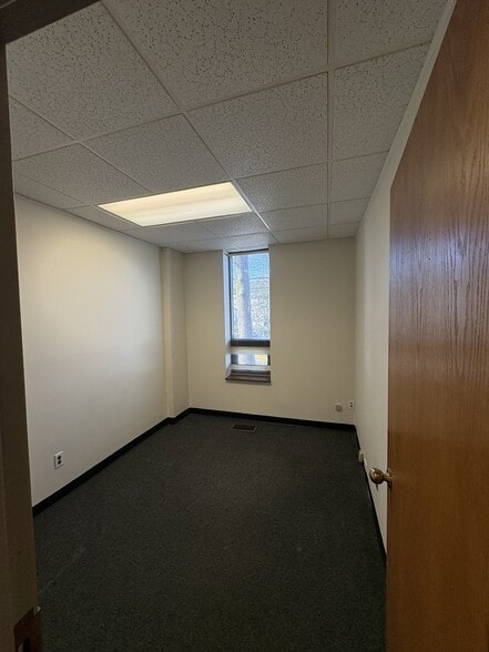 More Photos Of 44 Broadway, Greenlawn Office For Lease