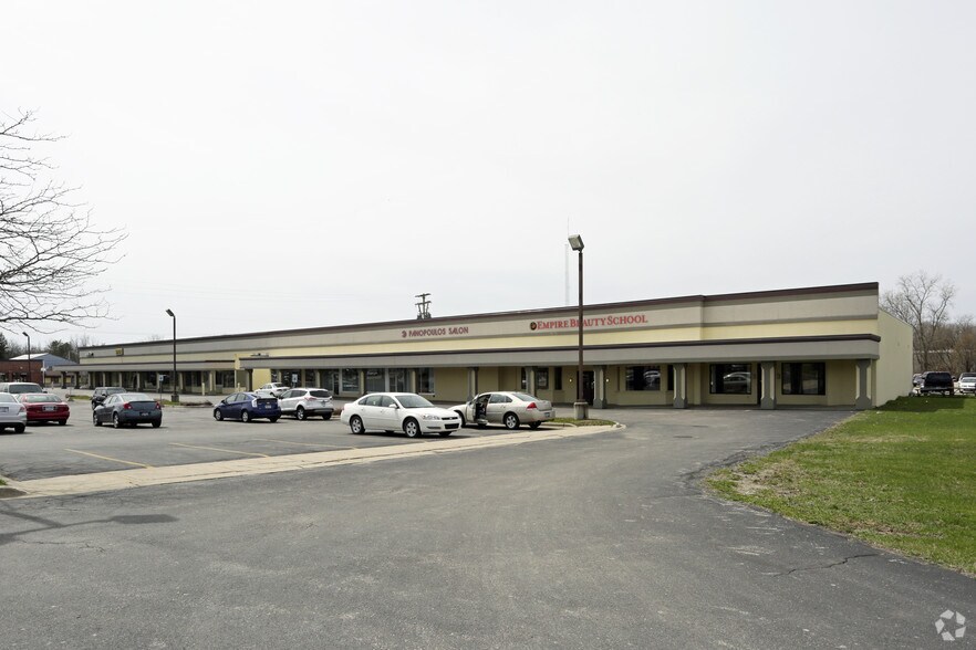 More Photos Of 411-457 Standale Plz NW, Grand Rapids Storefront For Lease