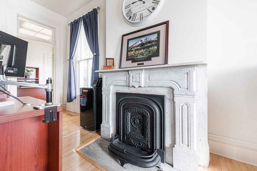 More Photos Of 223 E State St, Geneva Office For Sale