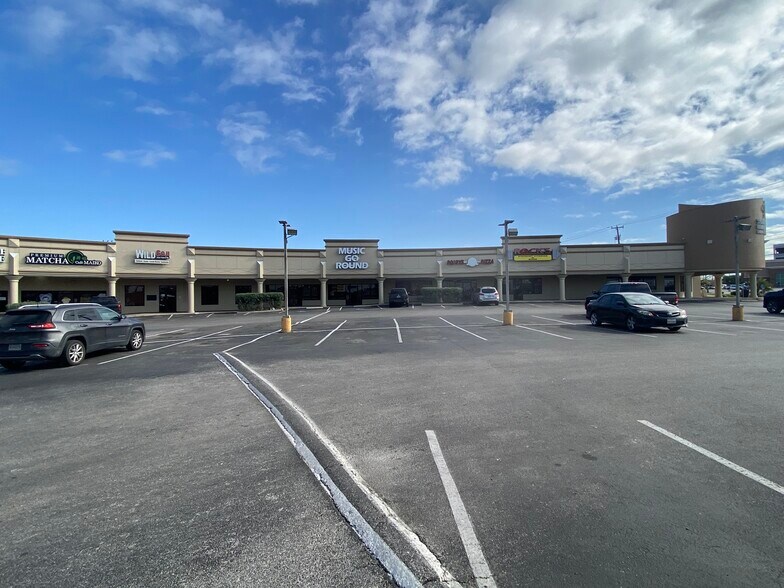More Photos Of 7115 Blanco Rd, San Antonio Unknown For Lease