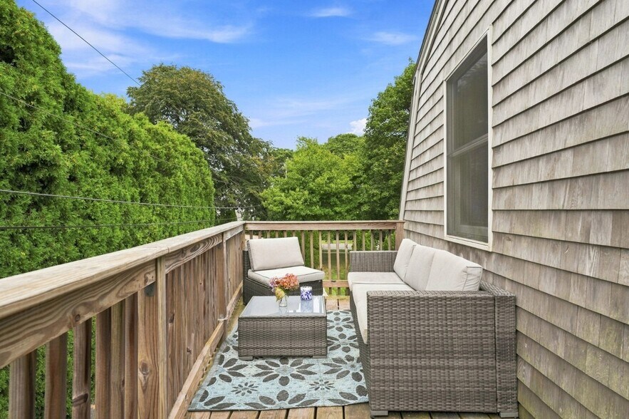 More Photos Of 148 Katama Rd, Edgartown Flex For Sale