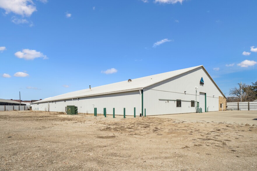 More Photos Of 410 Rath St, Waterloo Industrial For Lease