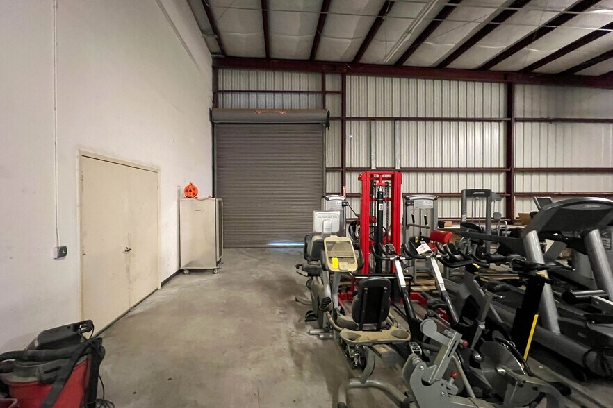 More Photos Of 1225 Price Plaza Dr, Katy Warehouse For Lease