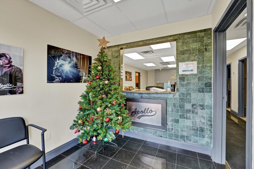 More Photos Of 100 Meco Ln, Oak Ridge Warehouse For Lease