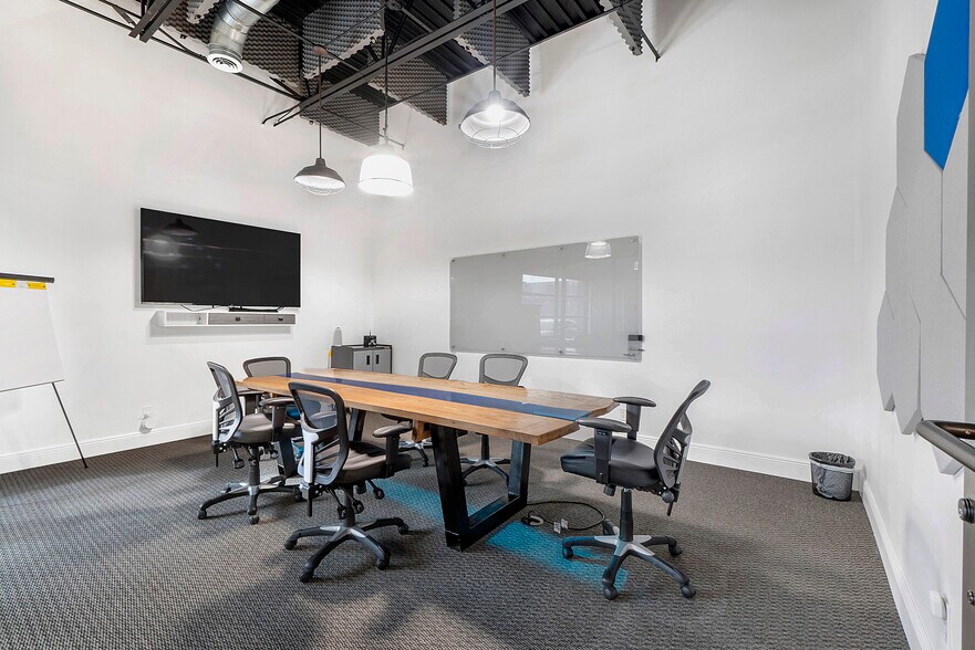 More Photos Of 701-705 N Andrews Ave, Fort Lauderdale Coworking Space