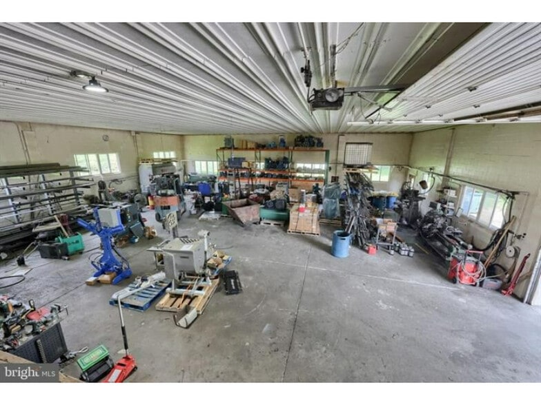 More Photos Of 240 Railroad Ave, Bird In Hand Flex For Sale