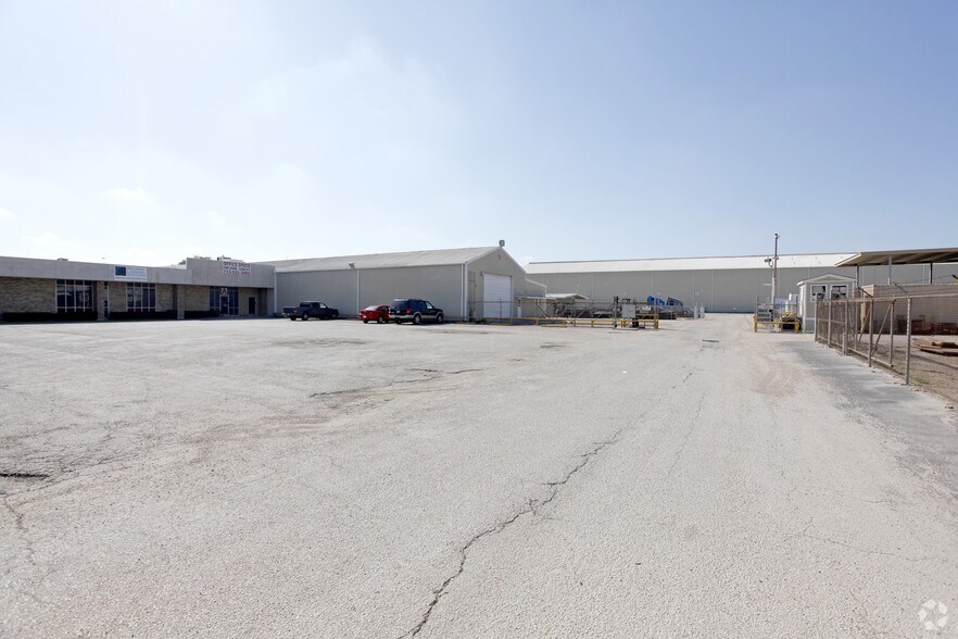 More Photos Of 825 S Loop Fwy W, Houston Light Manufacturing For Lease