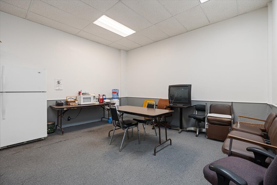 More Photos Of 4711 State Rd, Cleveland Storefront For Sale