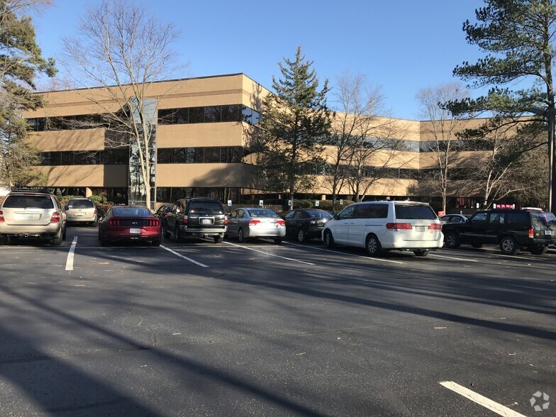 More Photos Of 10800 Midlothian Tpke, North Chesterfield Office For Lease