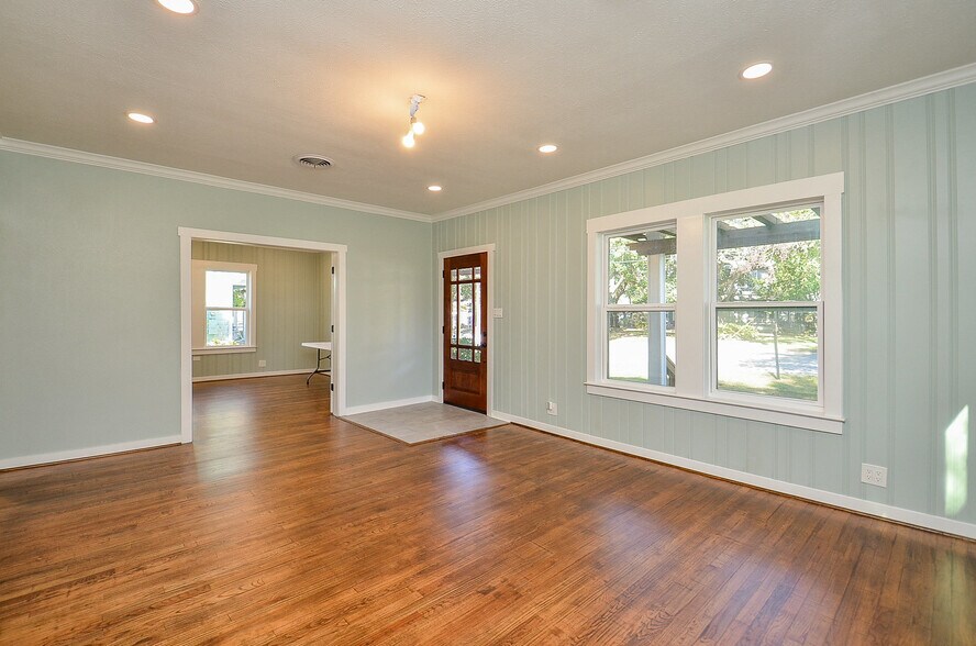 More Photos Of 803 Austin St, Richmond Office Residential For Lease