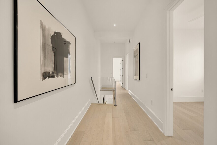 More Photos Of 329 8th St NE, Washington Office For Sale