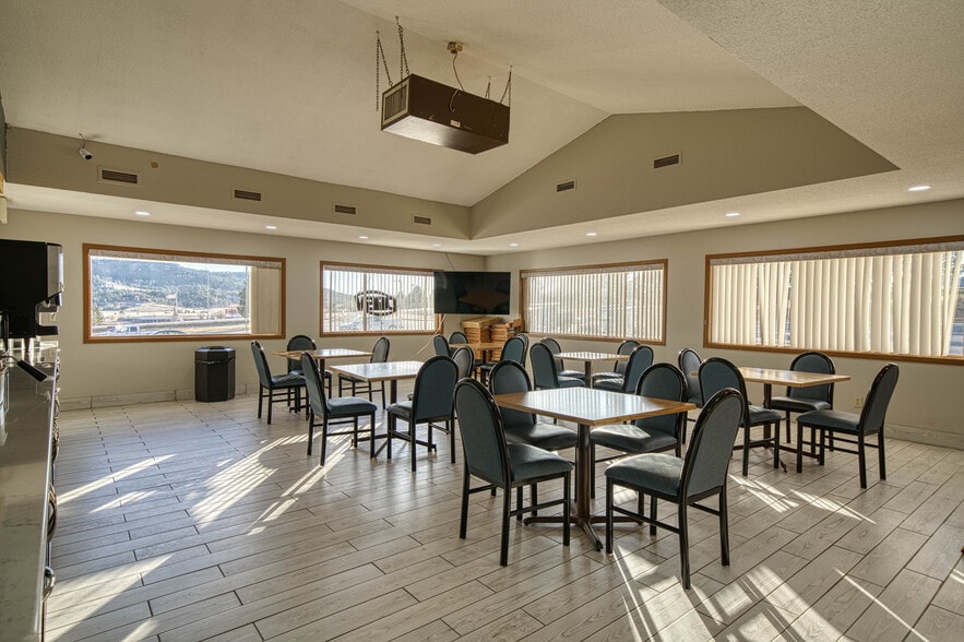 More Photos Of 800 Mammoth St, Hot Springs Hotel For Sale