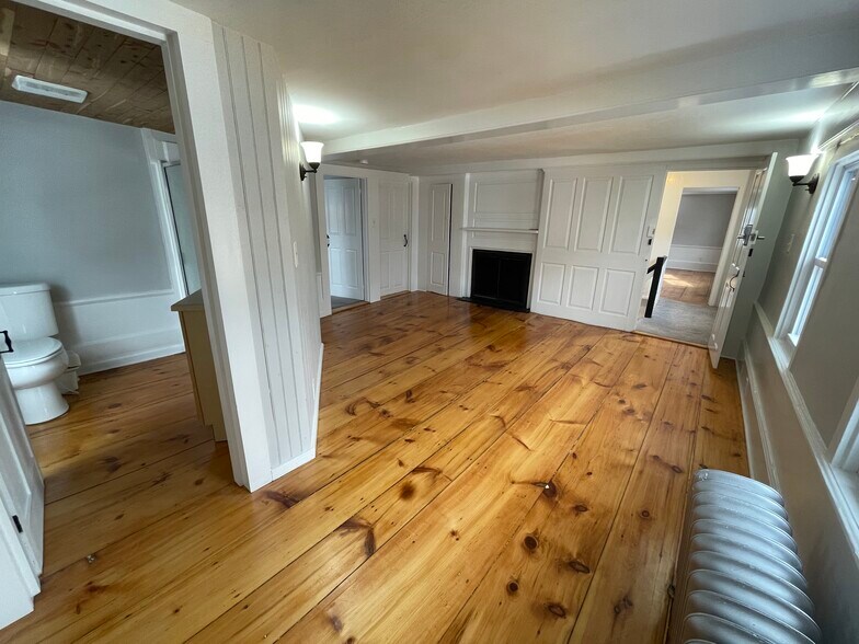 More Photos Of 3 Portsmouth Ave, Exeter General Retail For Lease