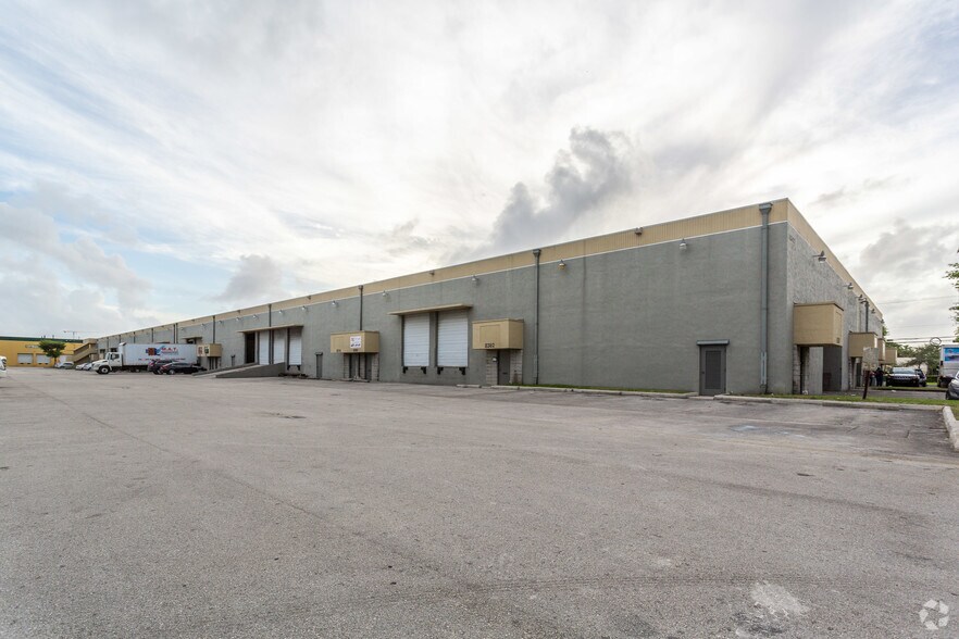 More Photos Of 6709 NW 84th Ave, Doral Light Distribution For Lease