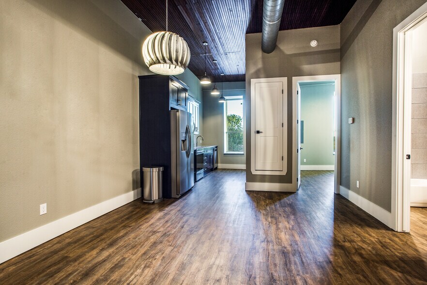 More Photos Of 1024 Halsell St, Bridgeport Storefront Retail Office For Sale