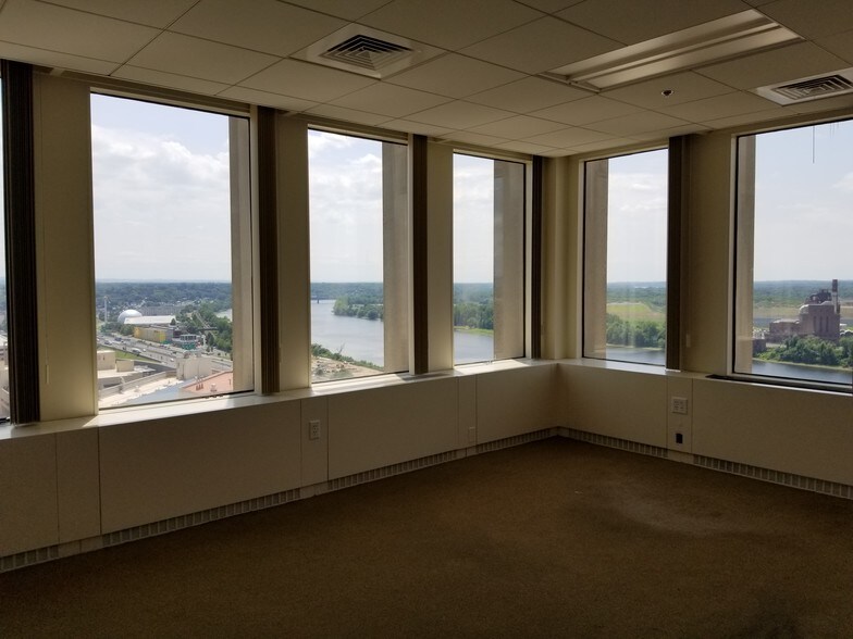 More Photos Of 1500 Main St, Springfield Medical For Lease