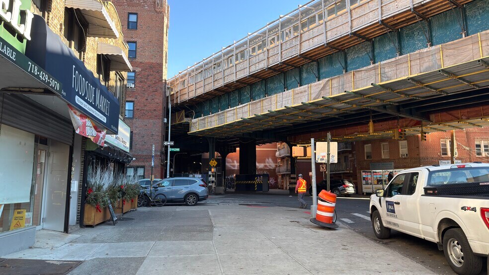 More Photos Of 5127 43rd Ave, Woodside General Retail For Lease