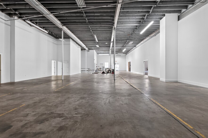 More Photos Of 1512 Garner Rd, Raleigh Warehouse For Lease