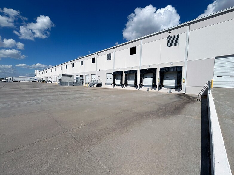 More Photos Of 3700 S Purdue Ave, Oklahoma City Warehouse For Lease