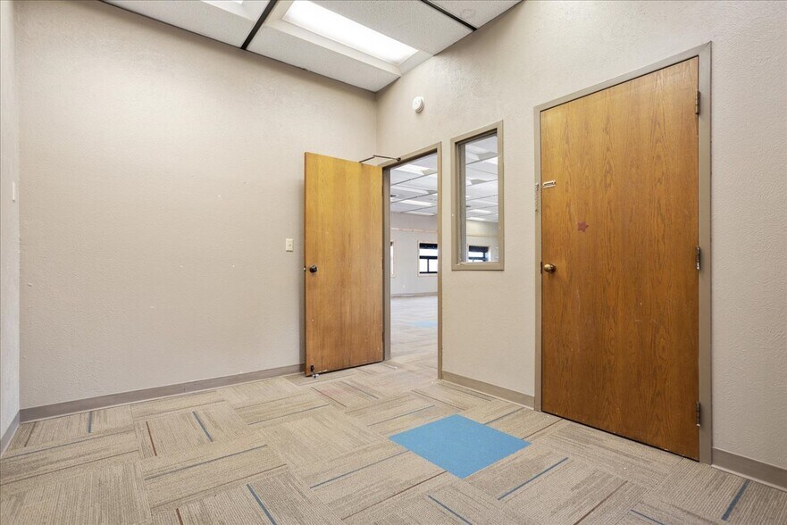 More Photos Of 1904 E 15th St, Cheyenne Office For Sale