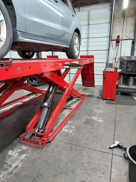 More Photos Of 301 N Logan St, Gaffney Auto Repair For Sale