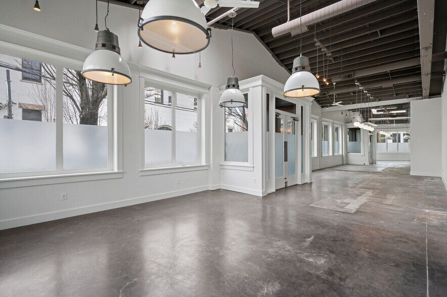 More Photos Of 1632 NW Thurman St, Portland Showroom For Lease