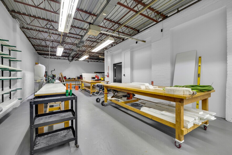 More Photos Of 300 Riverside Ave, Bristol Manufacturing For Sale