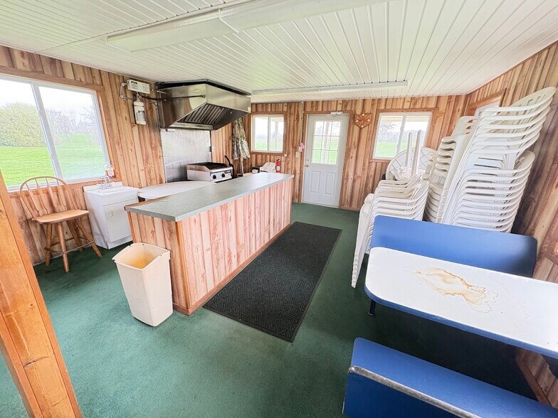 More Photos Of 8981 Telegraph Rd, Middleport Golf Course Driving Range For Sale