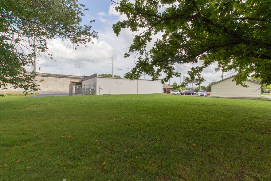 More Photos Of 4058 S Memorial Pky, Huntsville Warehouse For Sale