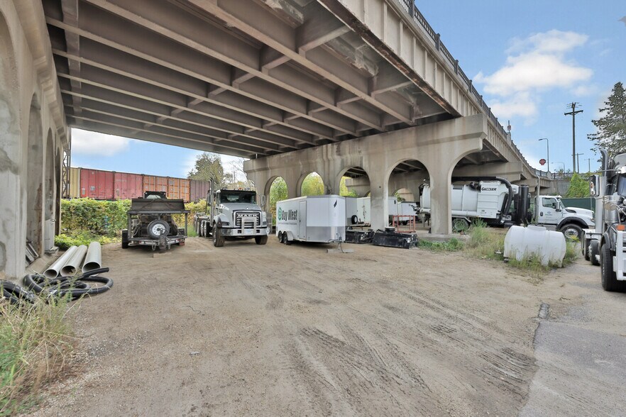 More Photos Of 5 Empire Dr, Saint Paul Flex For Sale