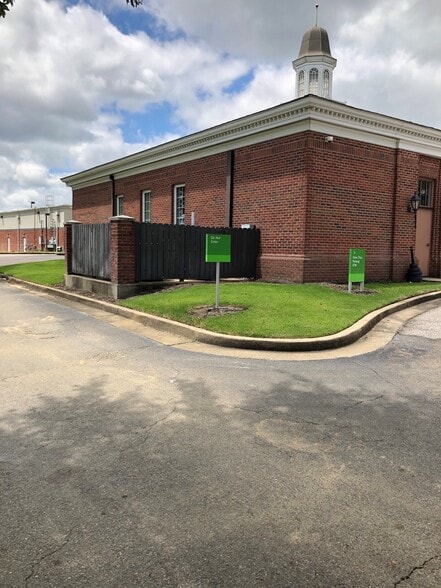 More Photos Of 3020 Kirby Whitten Rd, Memphis Bank For Sale