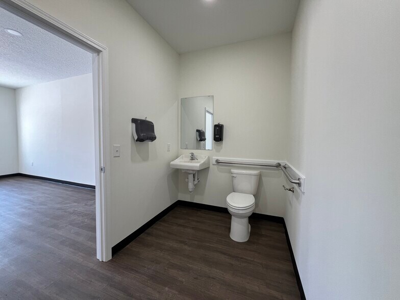 More Photos Of 154 Professional Circle A, Saint Marys Industrial For Lease