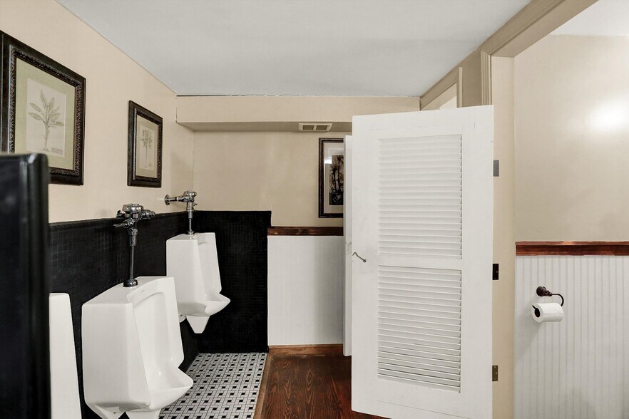 More Photos Of 111 S Walnut St, Edinburgh Theater Concert Hall For Sale