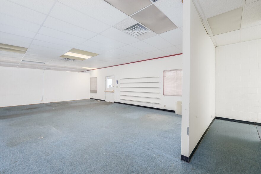 More Photos Of 445 W Washington St, Sequim Freestanding For Lease