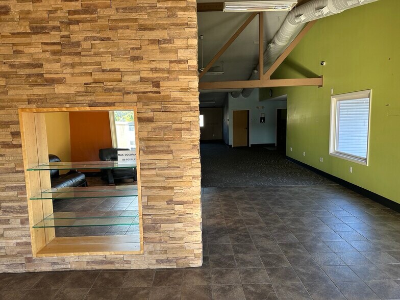 More Photos Of 2010 S 11th St, Niles Storefront For Lease