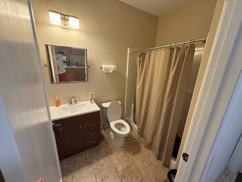 More Photos Of 211B Johnny Mercer Blvd, Savannah Self Storage For Sale