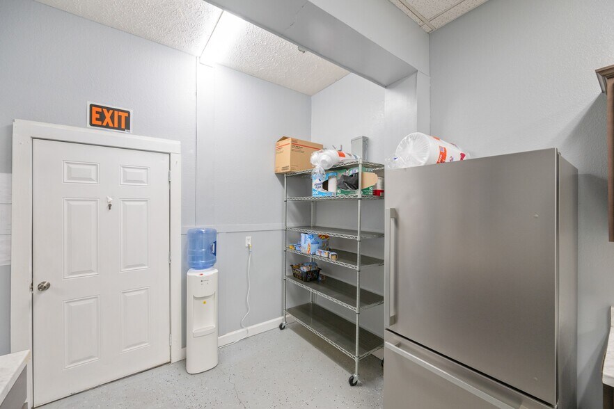 More Photos Of 10366 Highway 100, Scotts Hill Flex For Sale