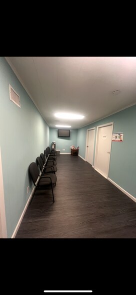 More Photos Of 652 Suffolk Ave, Brentwood Office For Sale