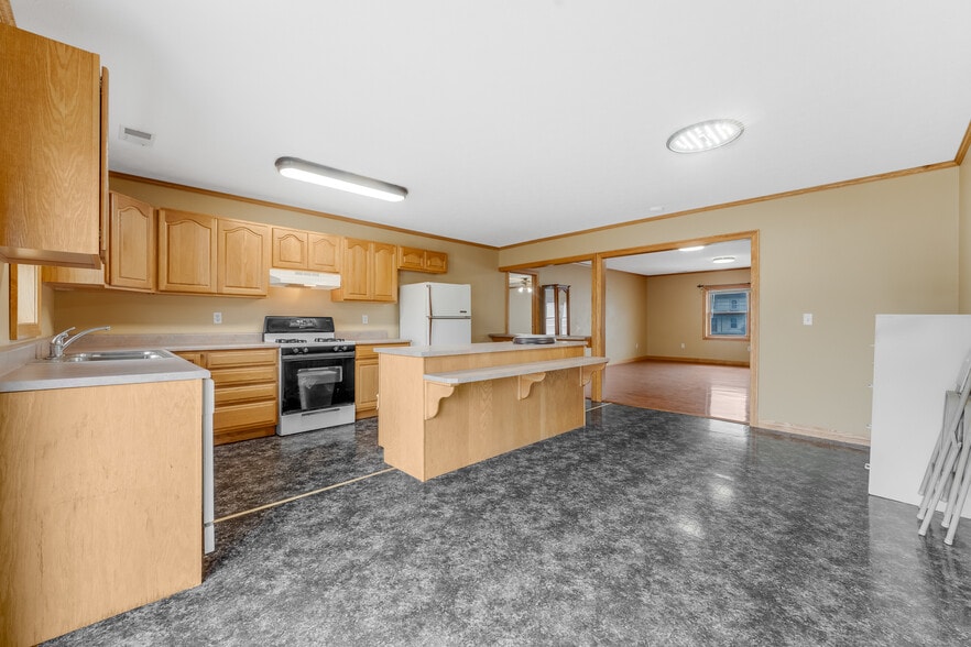 More Photos Of 154 Bridge St, Junior Restaurant For Sale