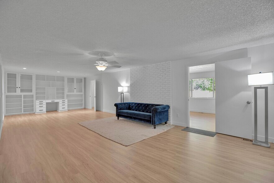 More Photos Of 16710 SE Sunnyside Rd, Happy Valley Flex For Sale