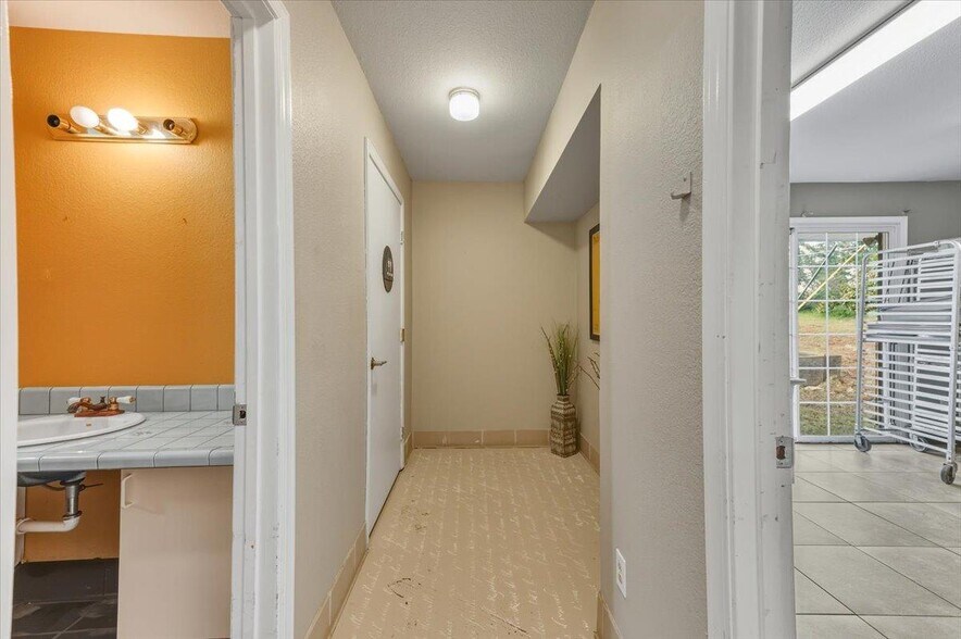 More Photos Of 11859 Tammy Way, Grass Valley Office For Sale