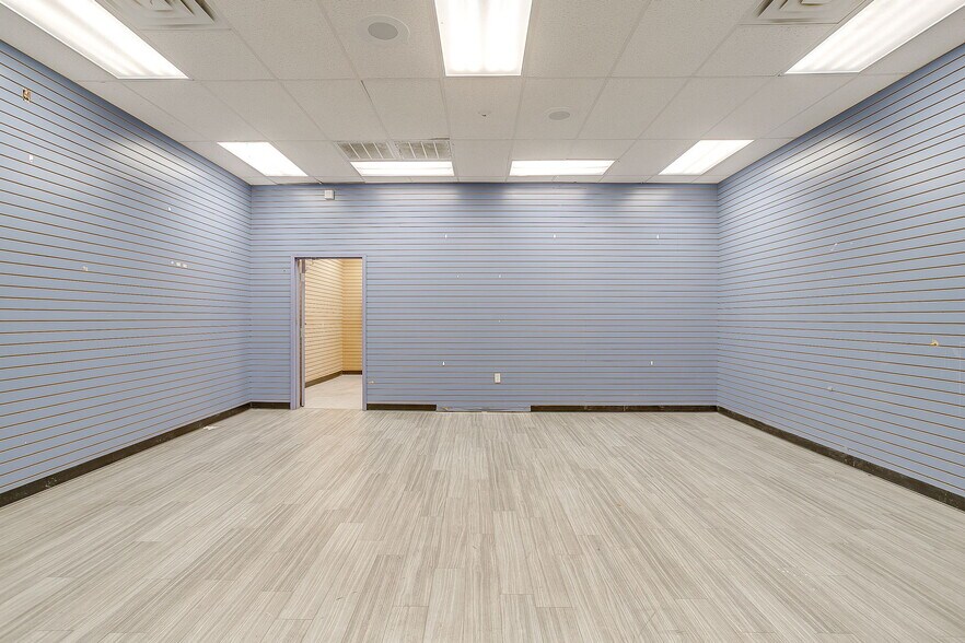 More Photos Of 1714 Precinct Line Rd, Hurst Unknown For Lease