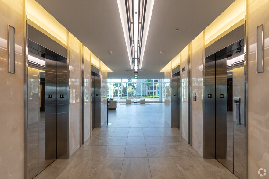 More Photos Of 800 Waterford Way, Miami Office For Lease