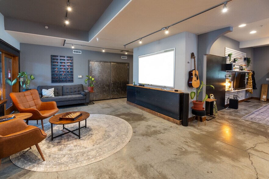 More Photos Of 626 NW Arizona Ave, Bend Office For Sale