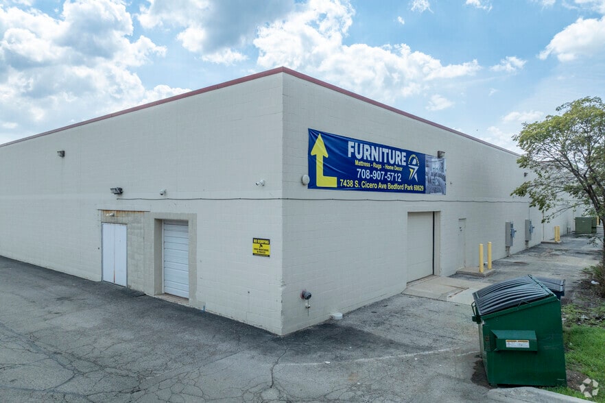 More Photos Of 7440 S Cicero Ave, Bedford Park Unknown For Lease