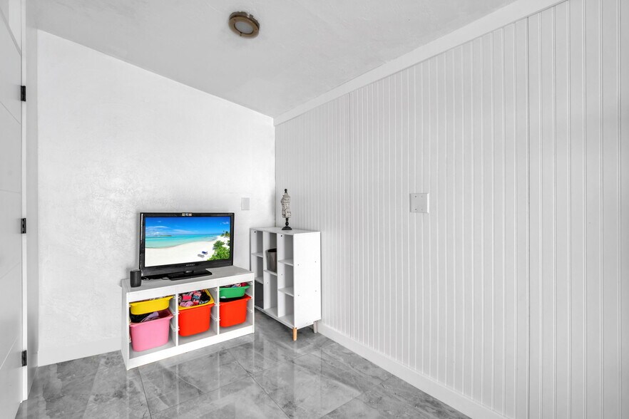 More Photos Of 7151 Taft St, Hollywood Office Residential For Sale